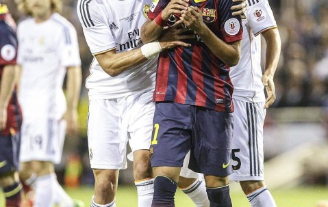 爱游戏-包含詹姆斯重返赛场，战术调整首场状态出色，皇家马德里观众沸腾！上演精彩一战的词条