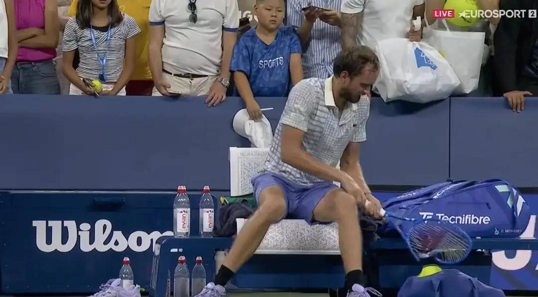 包含赛地聚焦——全明星赛今晚热度飙升,巴塞罗那完成体检,话题不断,年轻球员获得机会的词条 包含赛地聚焦——全明星赛今晚热度飙升,巴塞罗那完成体检,话题不断,年轻球员获得机会的词条