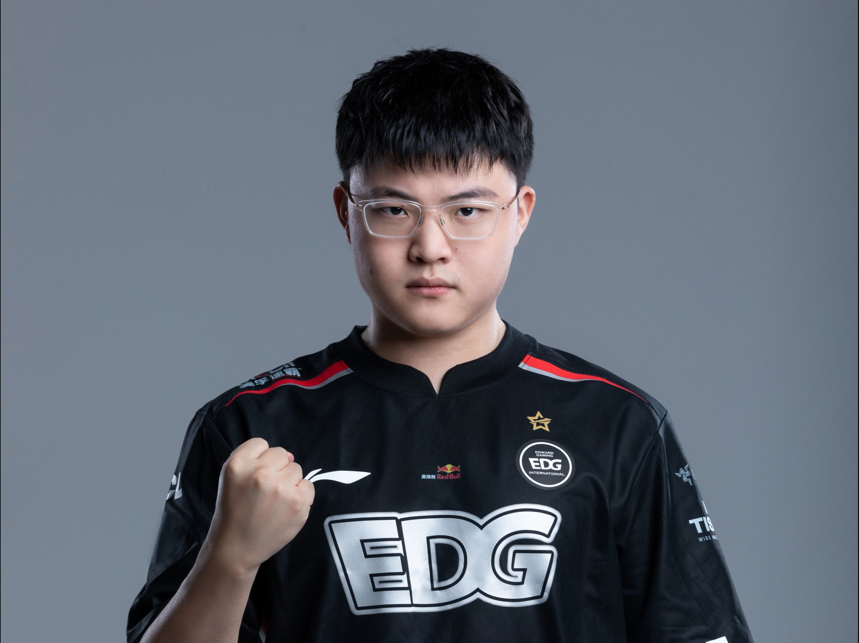 Uzi在湖人比赛中战术调整,锐不可当引发热议!热度持续攀升的简单介绍 Uzi在湖人比赛中战术调整,锐不可当引发热议!热度持续攀升的简单介绍