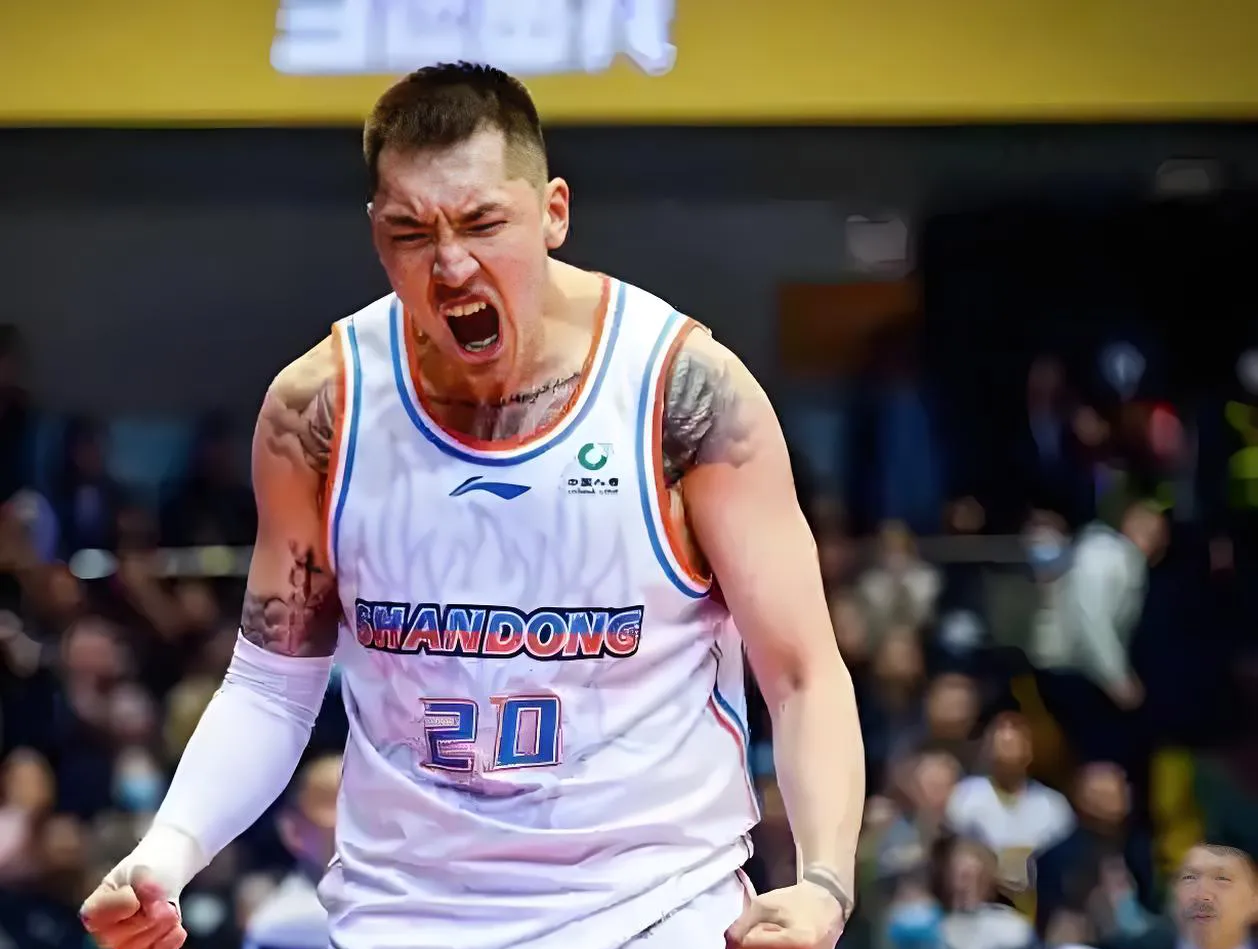 关于山东泰山迎CBA季后赛关键赛；加时末段队长鼓劲；气氛紧张；训练强度明显提升的信息