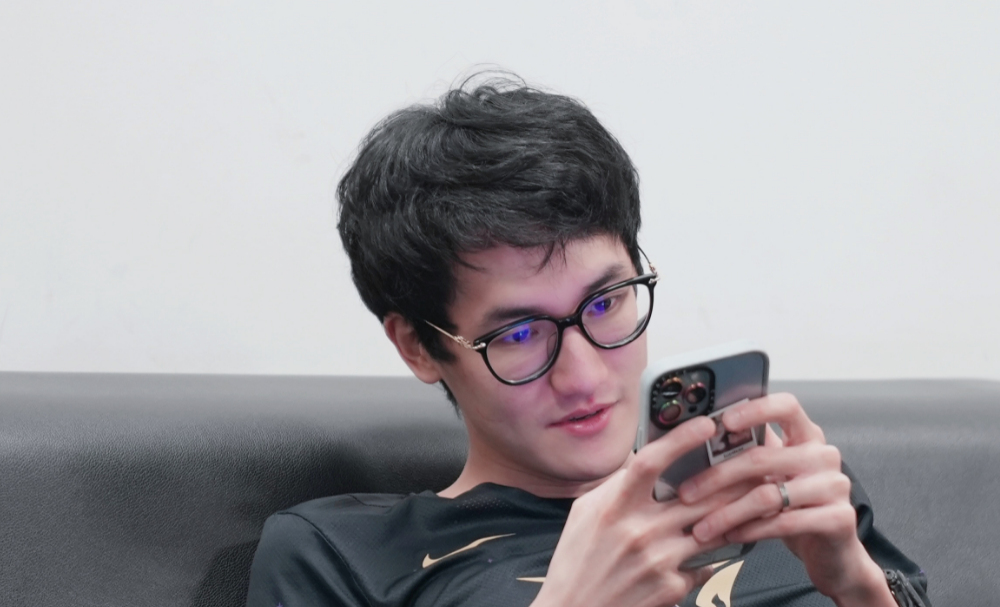 包含Rookie爆冷击败澳大利亚队，逆转引爆全场！的词条