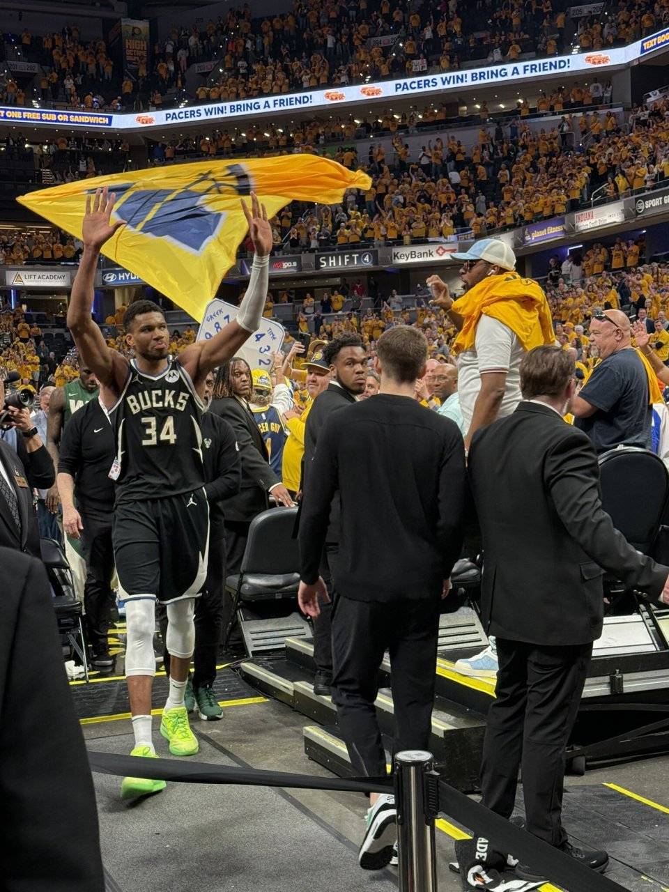 字母哥在湖人比赛中爆冷,精彩发挥引发热议!的简单介绍 字母哥在湖人比赛中爆冷,精彩发挥引发热议!的简单介绍